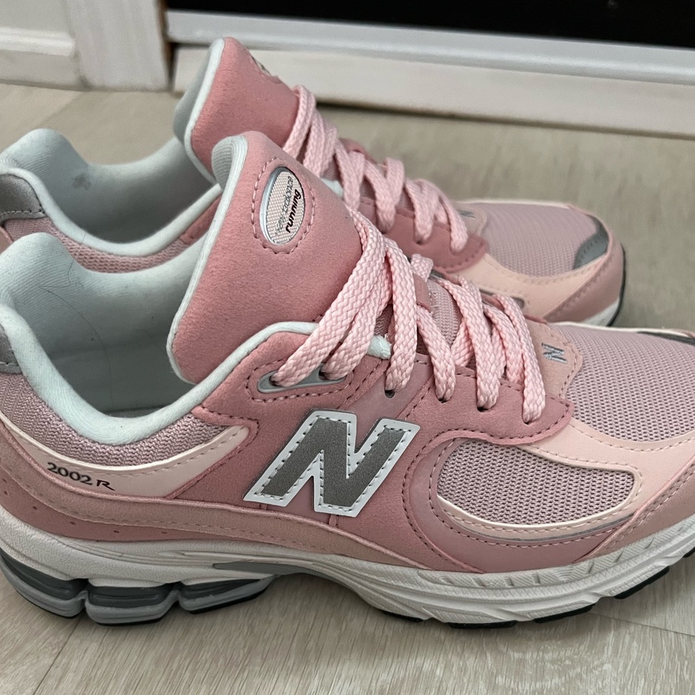 New Balance 2002r Pink Sand 5y/6.5w